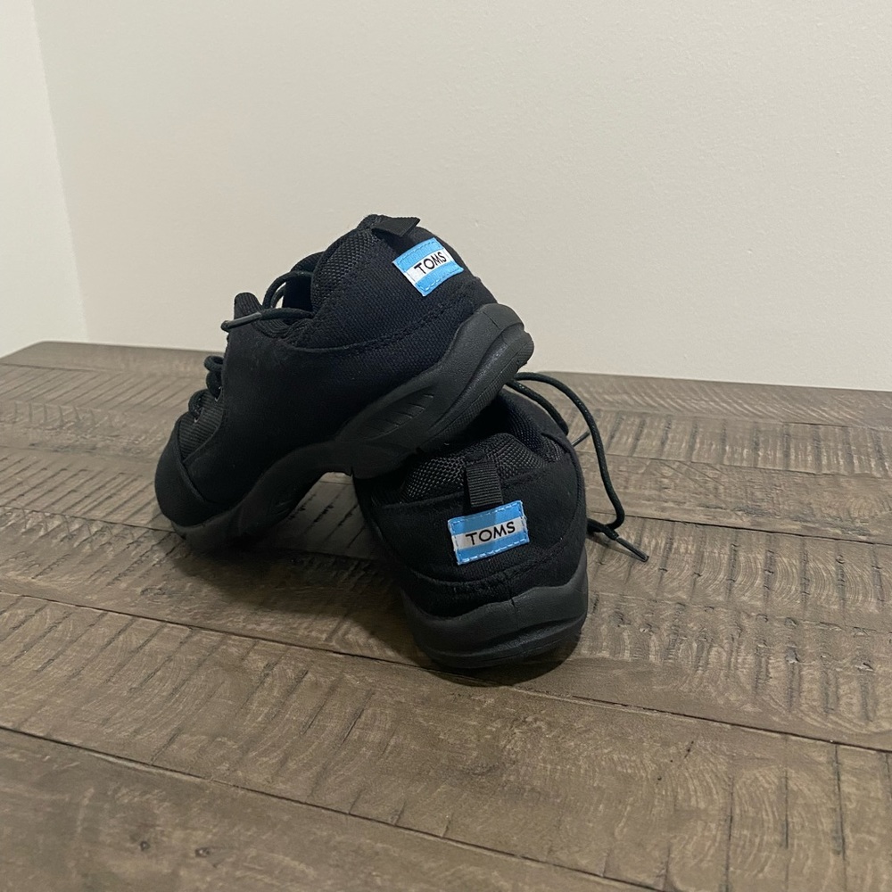 Toms